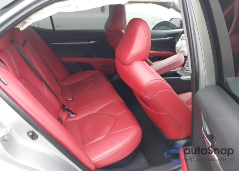 2022 Toyota Camry Xse Hybrid z USA, uszkodzony, nr VIN 4T1K31AKXNU043584